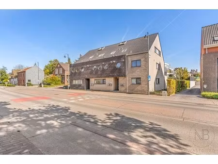 ruim duplex appartement met 3 slaapkamers en groot terras in hartje zutendaal