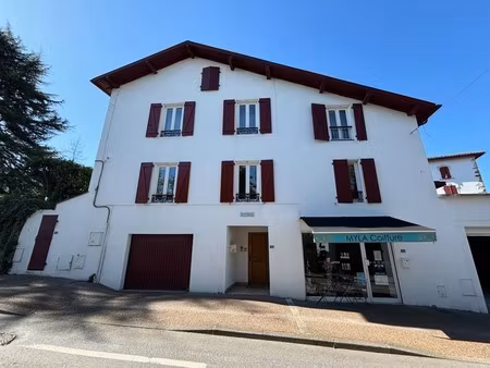 l'immeuble parabisua à ustaritz