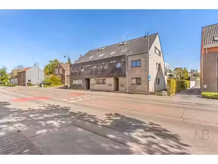 ruim duplex appartement met 3 slaapkamers en groot terras in hartje zutendaal