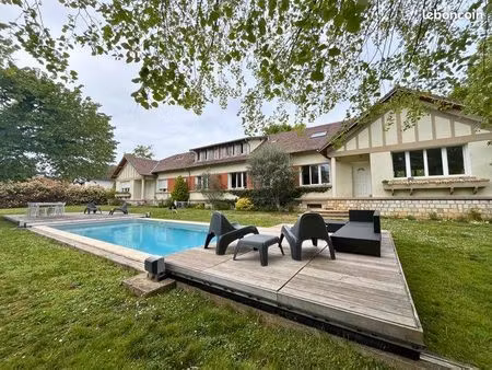 maison 12 pièces 260 m²