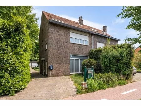 halfopen split-levelwoning op zonnig perceel van 540 m²!