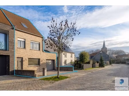 vernieuwde woning met 4 slpk - garage & tuin in het dorpscentrum van ramskapelle