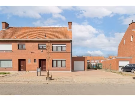 op te frissen hob met tuin en garage in blaasveld