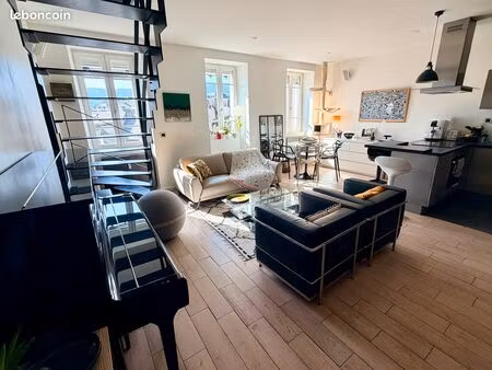 chambéry centre historique — duplex 3 pièces  70 m² carrez / 86 m² utiles — dernier étage 