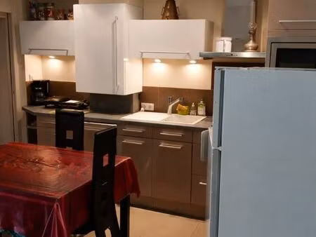 charmante mancelle proche gare et chambre au rez-de-chaussée