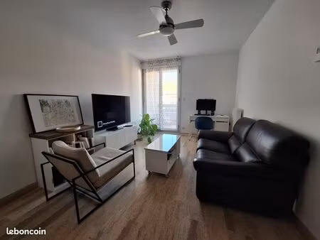 appartement nîmes  proche arènes  avec place de parking  balcon et cave - 35 m² - récemmen