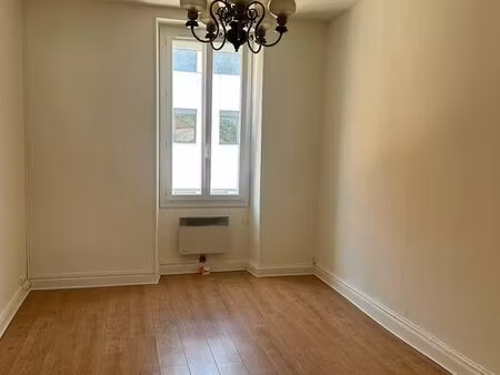 charmant t2 lumineux avec cachet de l’ancien – emplacement idéal