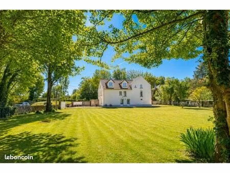 maison d’architecte 470 m² – 14 pièces – 3100 m² terrain – avec appartement indépendant – 