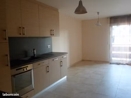 appartement t2 meuble au 1er etage d’une maison