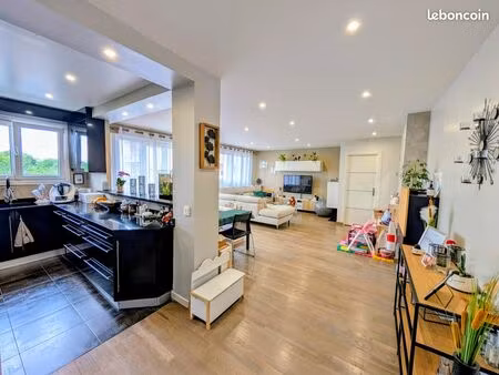 appartement 4 pièces - 77 m² - entièrement rénové en 2019 – lumineux avec balcon - le port