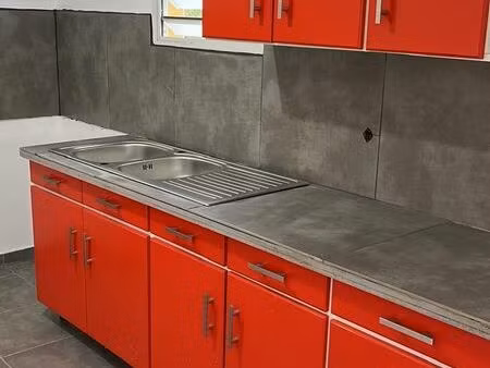 loue t3 non meublé et charges non comprises