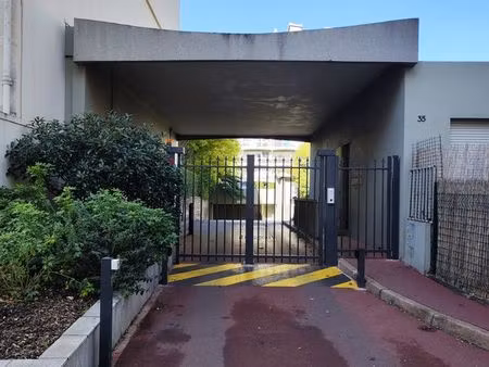 place de parking couverte - courbevoie