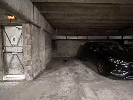 place de parking sécurisée dans garage fermé – lorient