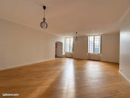 à louer – appartement de 134 m² – centre-ville de château-gontier-sur-mayenne