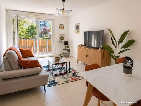 t3 meublé neuf avec loggia 12 m² + parking – mérignac centre (tram à pied)