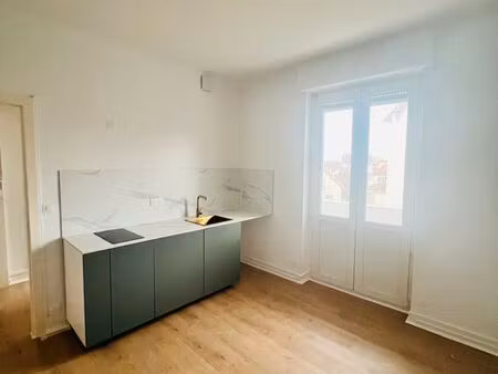 t2 cosy rénové avec possibilité de parking