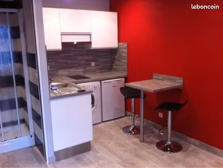 loue studio meublé de 15 m2 en plein centre ville