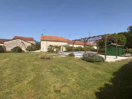 maison 197 m2 - 4 chambres  1 bureau  piscine  terrain