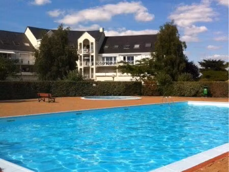 à louer studio meublé derrière l’hôtel le royal-jumping/tennis la baule