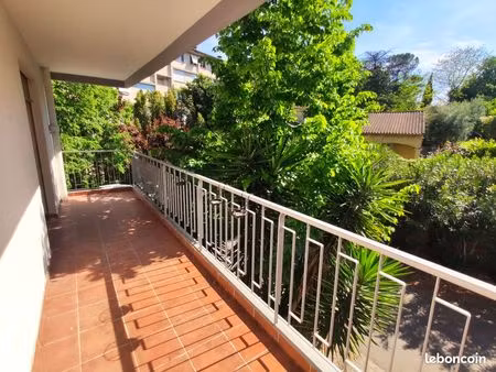 appartement 2 pièces / 41m² + 3 terrasses exterieures