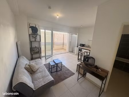 loue grand studio meublé avec terrasse proche port marianne