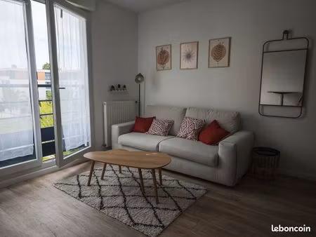 studio meublé lumineux avec parking – proche gare plaisir-grignon