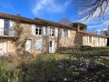 vente maison 8 pièces 207 m² à ruffec (16700)  234 000 €