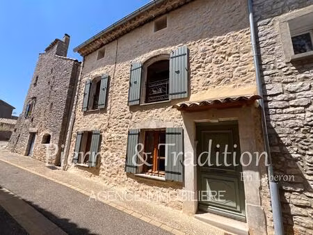 saint christol  authentique maison de village en pierre proche commerces avec jardin