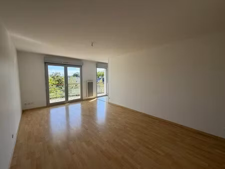 location appartement 3 pièces  65.80m²  nantes