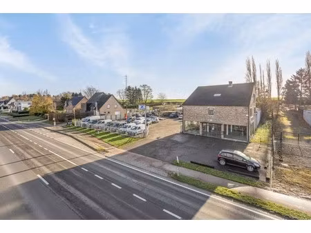 handelsgebouw met grond