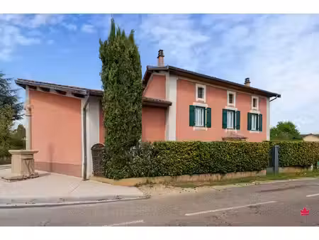 très belle maison de ville avec grande terrasse !!