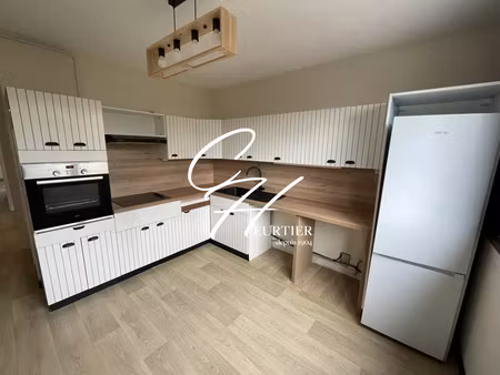 location appartement 3 pièces 83m2 grenoble 38100 - 980 € - surface privée