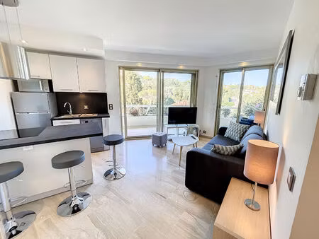 location appartement 2 pièces  32.49m²  cannes