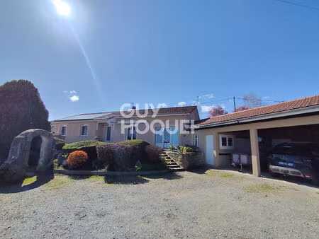 maison bussy albieux de plain pied sur un terrain arboré de 2849 m²