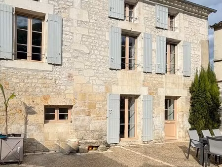 maison charentaise en pierre - au coeur du village - 120 m² habitables - 5 chambres dont 3