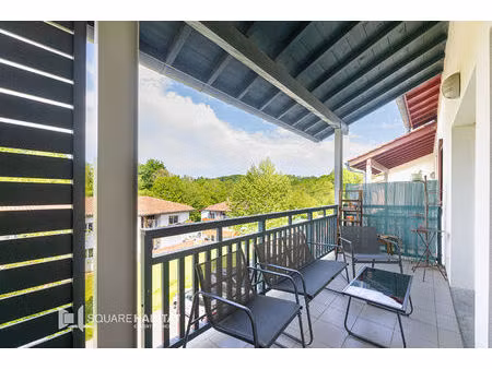 ustaritz - t2 en dernier étage avec ascenseur  terrasse et parking sous sol