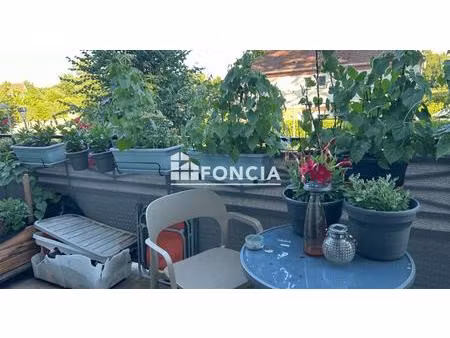 2p avec balcon et parking dans résidence récente