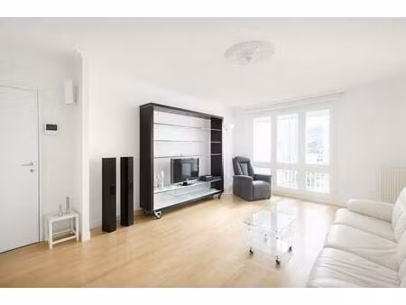 type 3 lumineux avec stationnement