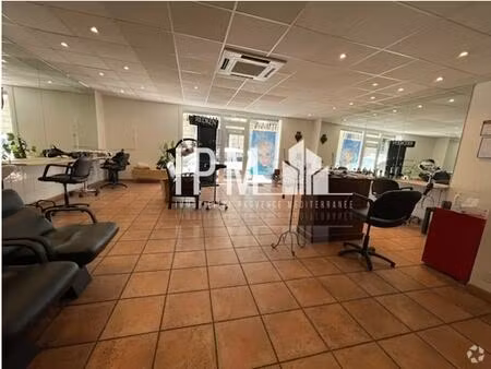 location commerce marseille 13005 75m²