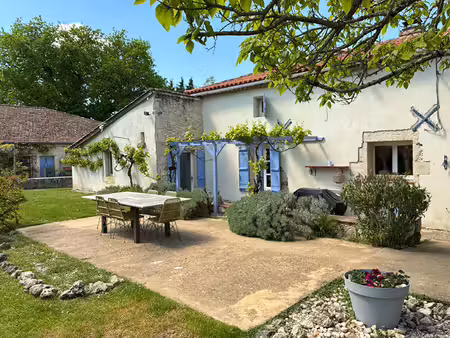 propriété de charme avec maisons d'amis   granges et piscine