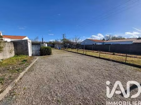 vente terrain à challans (85300) : à vendre / 682m² challans