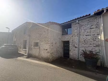 vente immeuble à montrevault-sur-evre (49110) : à vendre / 122m² montrevault-sur-evre