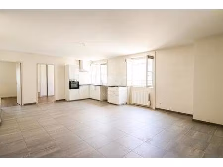 dernier étage – spacieux t3 lumineux au cœur de lyon