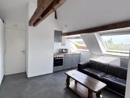 studio de 40m² à louer – 750€ hors charges.