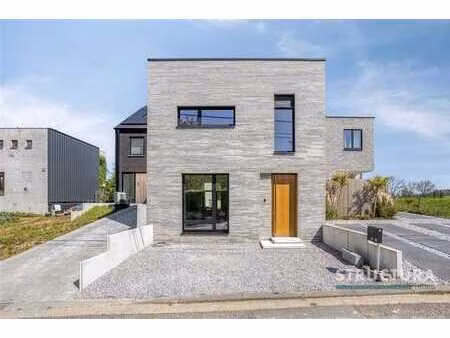 maison entièrement rénovée dans un environnement calme et ve