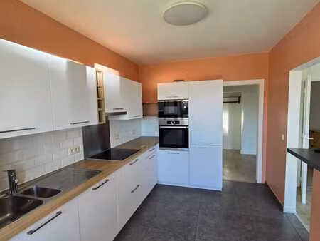 spacieux appartement 3ch à waterloo