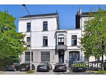 immeuble de bureaux de caractère