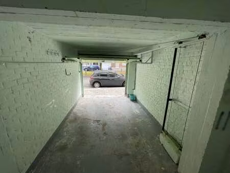 garage fermé spacieux – anderlecht parc astrid
