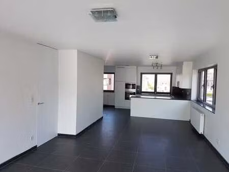 récente maison lumineuse 4 ch. jardin et garage double près