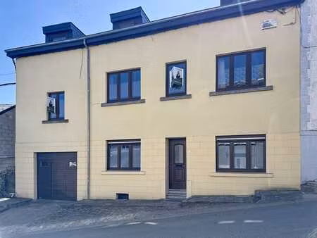maison spacieuse avec jardin au centre de houffalize